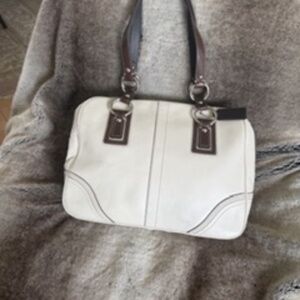 Coach 14X 11 off white leather purse